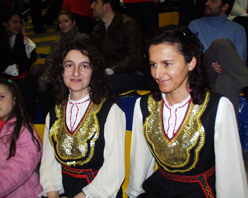 Момите са нагиздени и готови !
